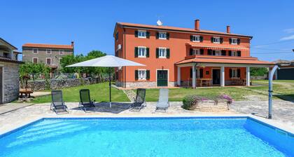 Spatious family apartment by the pool in a tranquil setting near Umag