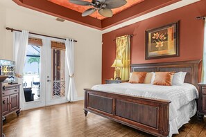 3 bedrooms, iron/ironing board, free WiFi, bed sheets - Heated Pool and Backs onto Freshwater Lake - Billie's Gulf Coast Getaway - Roelens (Cape Coral)