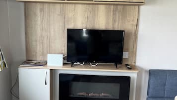 Smart-tv och eldstad