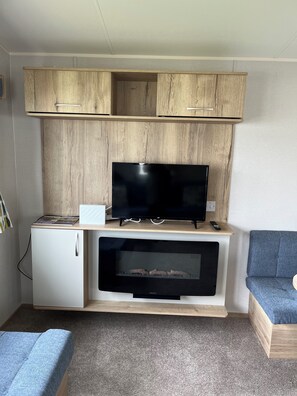 Smart TV, fireplace - Arizona-Pura Vida Holidays Caravan with free WIFI and private parking (Clacton-on-Sea)