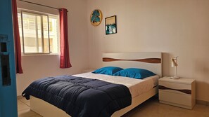 3 makuuhuonetta, tallelokero huoneessa, silitysrauta/-lauta