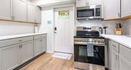‼️Bright 2BR Basement Suite w/ Parking & Backyard