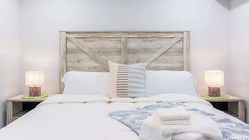 2 bedrooms, desk, iron/ironing board, WiFi