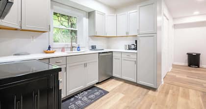 ‼️Bright 2BR Suite w/ Parking & Backyard