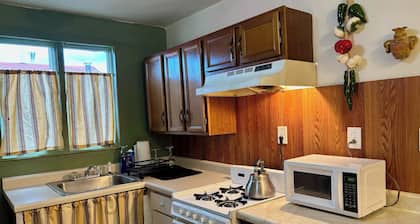 Spacious 2BR Getaway - Near City -Easy Parking