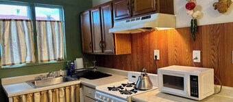 Spacious 2BR Getaway - Near City -Easy Parking