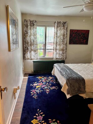 2 Schlafzimmer, Schreibtisch, Bügeleisen/Bügelbrett, Reisekinderbett