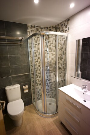 Shower, hair dryer, towels, soap - Premium Apartment Playa Altar 2 (Private Garden) (Barreiros)
