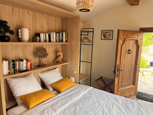 1 Schlafzimmer, Reisekinderbett, Bettwäsche