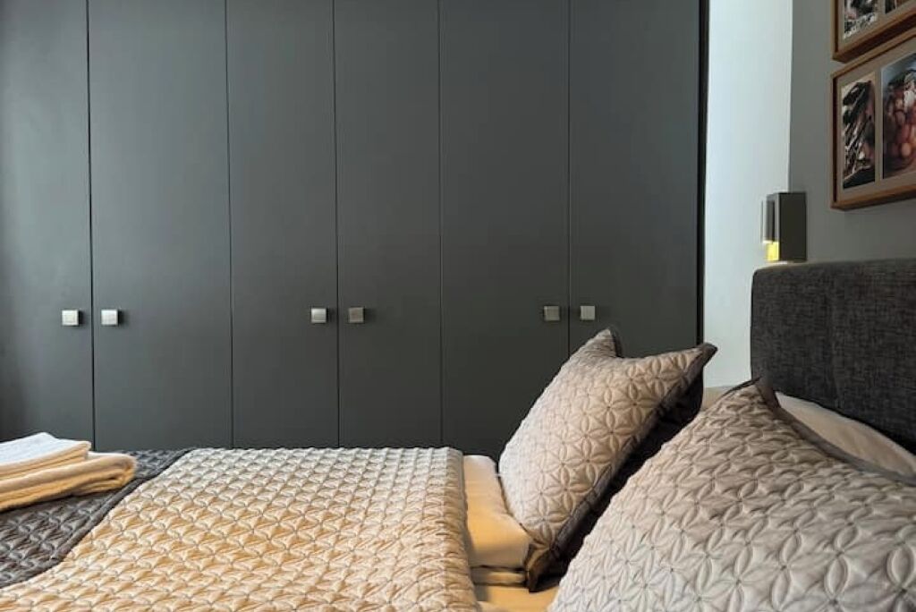 2 chambres, fer et planche à repasser, Wi-Fi, draps fournis