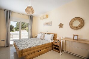 2 bedrooms, desk, iron/ironing board, travel crib