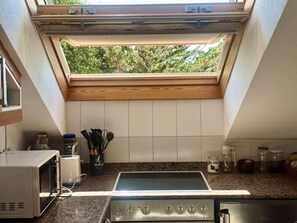 Four, plaque de cuisson, cafetière/bouilloire, grille-pain