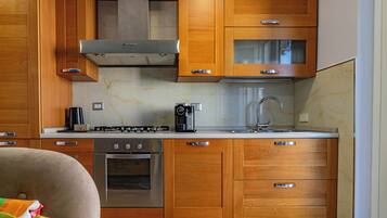 Forno, piano cottura, lavastoviglie