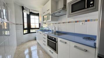 Fridge, microwave, oven, coffee/tea maker