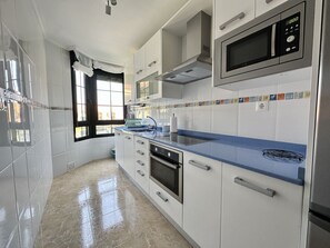 Fridge, microwave, oven, coffee/tea maker