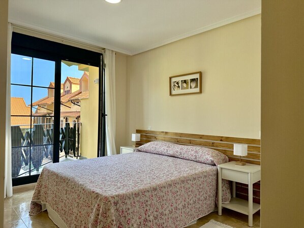 2 bedrooms, iron/ironing board, bed sheets