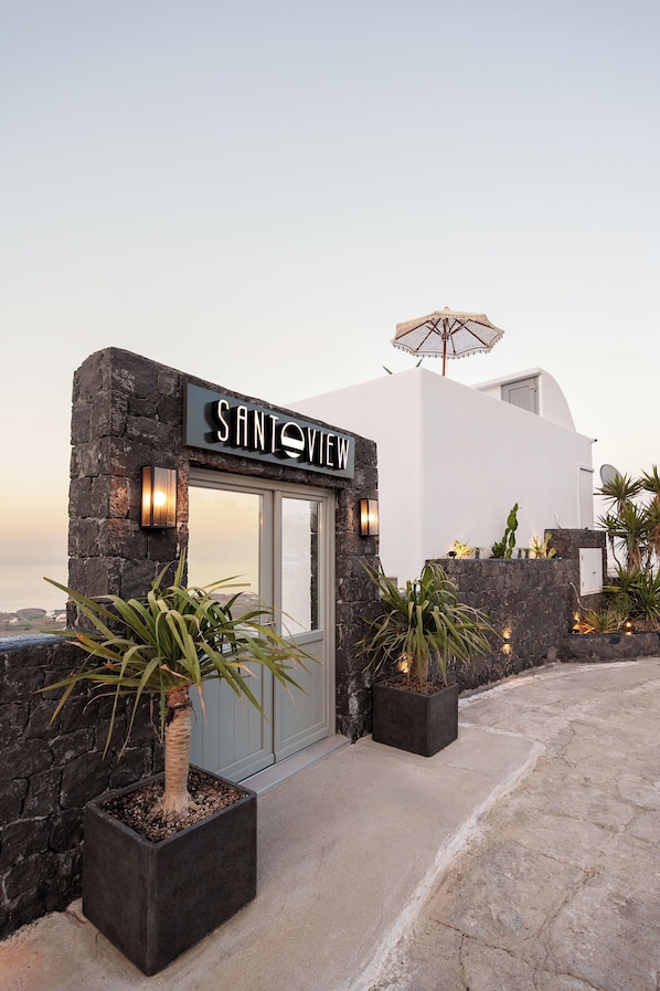 Front of property - SantoView Villas (Vourvoulos)