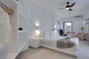 Superior Suite with Pool - SantoView Villas (Vourvoulos)