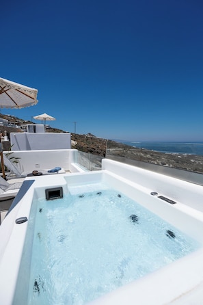 Panoramic Villa with Outdoor Hot Tub | Terrace/patio - SantoView Villas (Vourvoulos)