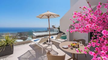 Superior Suite with Pool | Terraza o patio