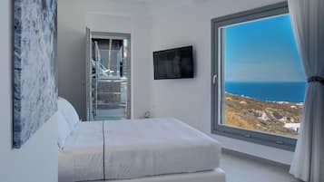 Premium Suite with Pool | Värdeförvaringsskåp på rummet, individuell inredning och ljudisolering