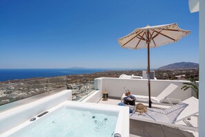 360 View Suite with Jacuzzi | 테라스/파티오