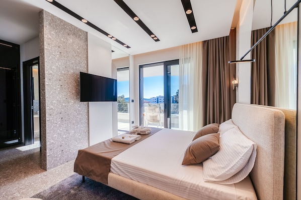 3 chambres, lits bébé (gratuits), draps fournis