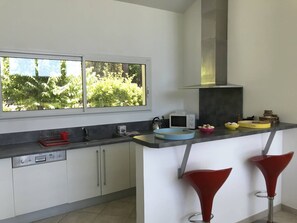 Réfrigérateur, micro-ondes, four, lave-vaisselle