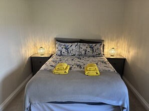 2 makuuhuonetta, silitysrauta/-lauta, ilmainen Wi-Fi, vuodevaatteet