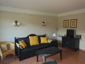 TV - Maison du golf 121 (MOLIETS ET MAA)