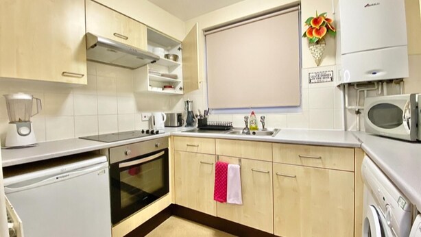 Private kitchen - Central South Facing 1-bed Apartment, Sleeps 2 (Taunton)