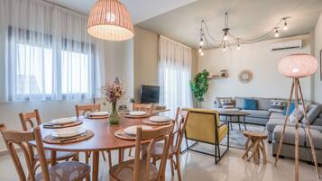 Departamento, 3 habitaciones, cocina, vista a la ciudad | Servicio a la habitación