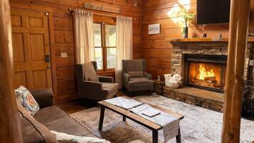 电视、壁炉、桌上足球、办公室