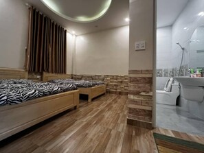 Shower, hair dryer, towels, soap - Salem House (Thành phố Đà Lạt)