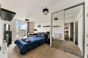 2 chambres, fer et planche à repasser, Wi-Fi gratuit, draps fournis
