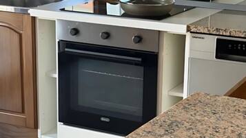 Microonde, forno, piano cottura, lavastoviglie