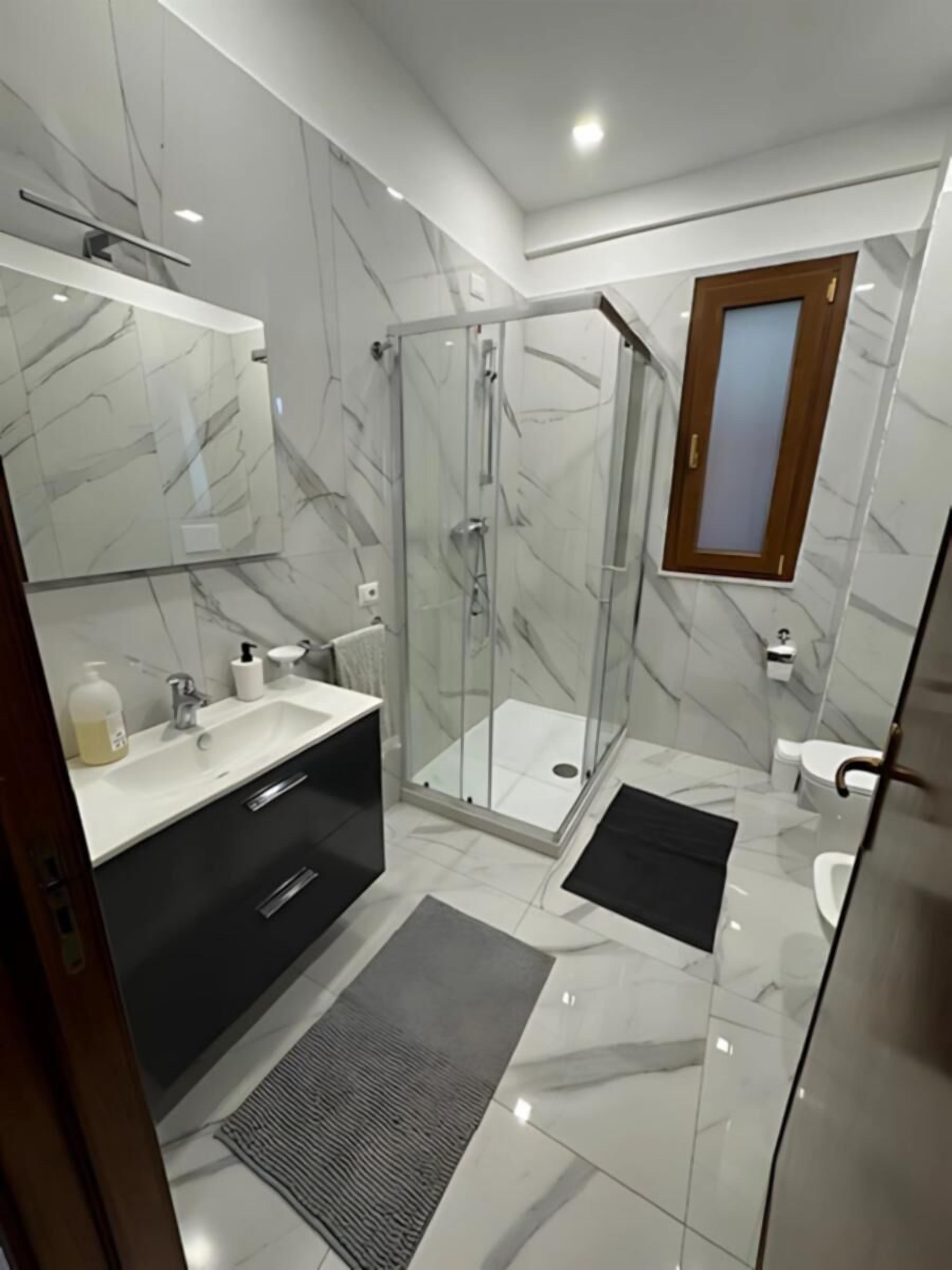 Hårføner og håndklær