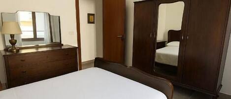 2 chambres, fer et planche Ă repasser, Wi-Fi, draps fournis