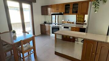 Microonde, forno, piano cottura, lavastoviglie