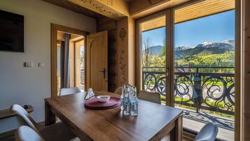 Comfort Apartment, 2 Bedrooms, Mountain View | Terrace/patio