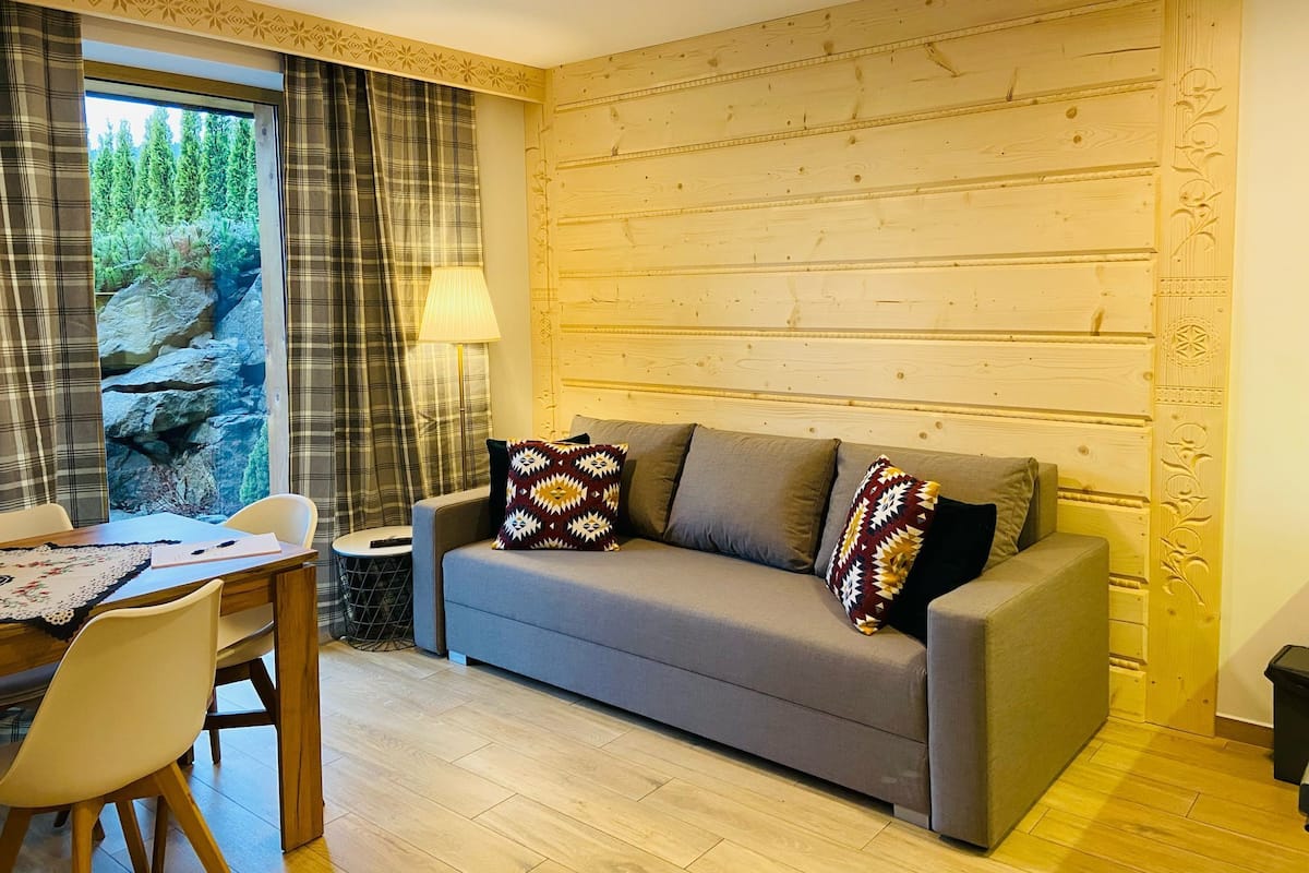 Comfort Apartment, 2 Bedrooms, Mountain View | Iron/ironing board, WiFi (free)