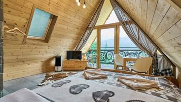 Comfort Apartment, 1 Bedroom, Mountain View | Iron/ironing board, free WiFi