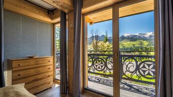 Căn hộ tiện nghi đơn giản, 2 phòng ngủ, quang cảnh núi | Hiên