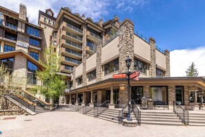 Exterior - Landmark Vail - Charming Condo for 8 with Resort-style Amenities (Vail)