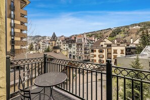 Property grounds - Landmark Vail - Charming Condo for 8 with Resort-style Amenities (Vail)