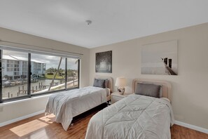 2 bedrooms, iron/ironing board, bed sheets