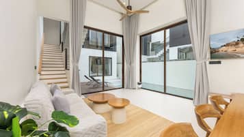 Villa, 2 Bedrooms, Lanai, Pool View | Living area