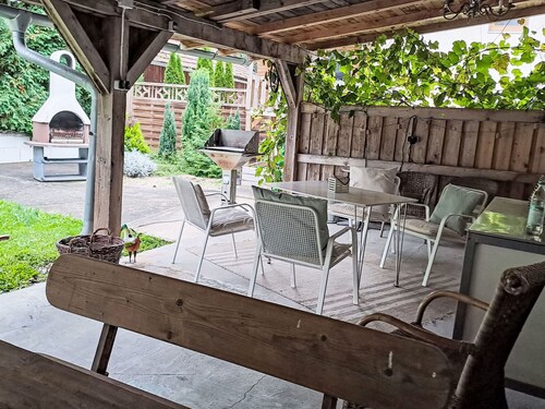 Stunning private villa for 15 guests with WIFI, TV, terrace and pets allowed