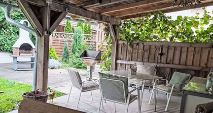 Maravillosa casa de vacaciones privada para 15 personas con WIFI, TV, terraza y mascotas permitida