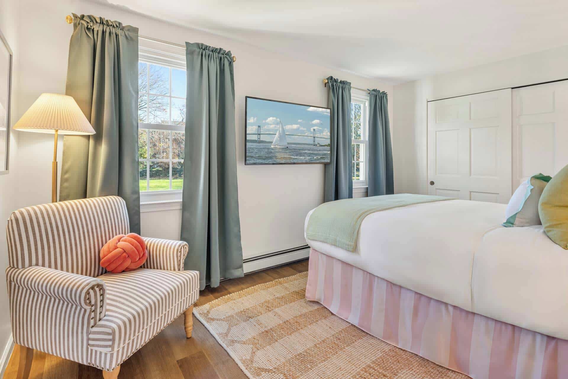 5 Schlafzimmer, Schreibtisch, Bügeleisen/Bügelbrett, Reisekinderbett